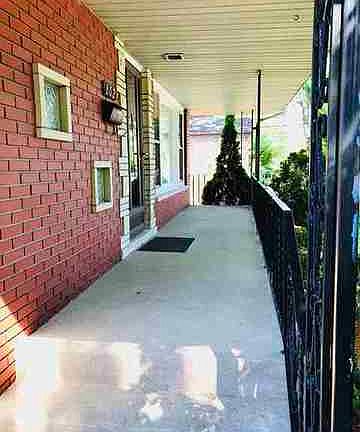 3rd image of 602 E 164th Pl