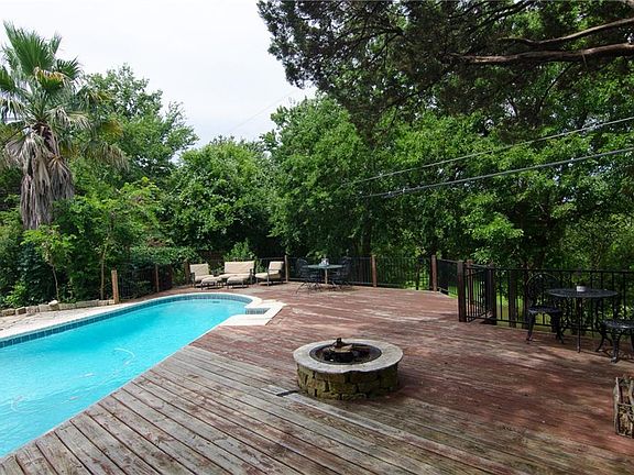 2nd image of 1906 Creekview Dr