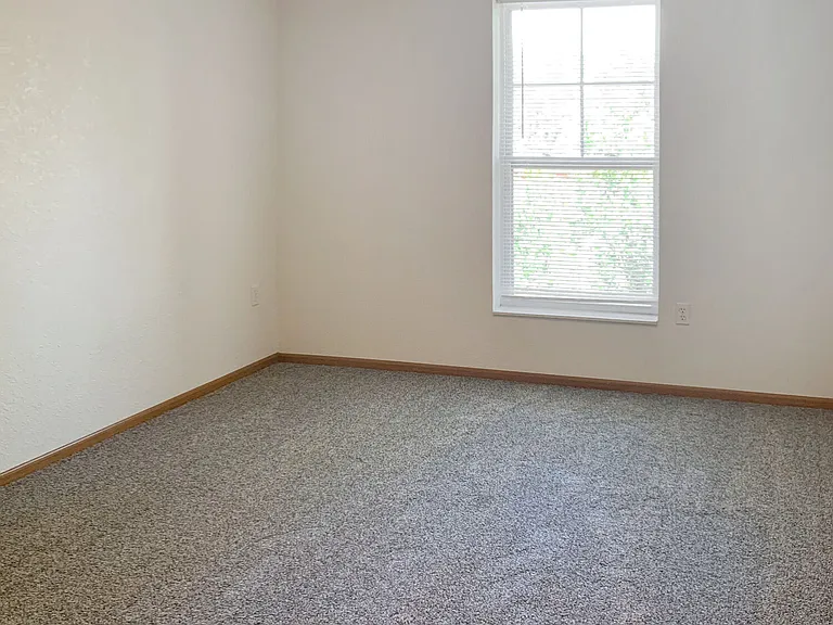 1538 Larpenteur Ave W — Photo 19