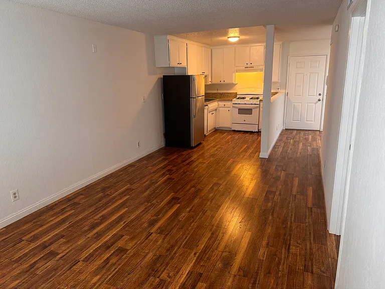 4170 Tujunga Ave — Photo 5
