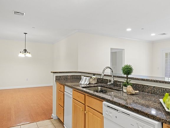 5th image of 190 Chickering Rd Unit 212D