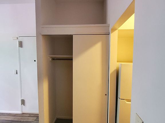 5th image of 216 E 90th St APT 1FW