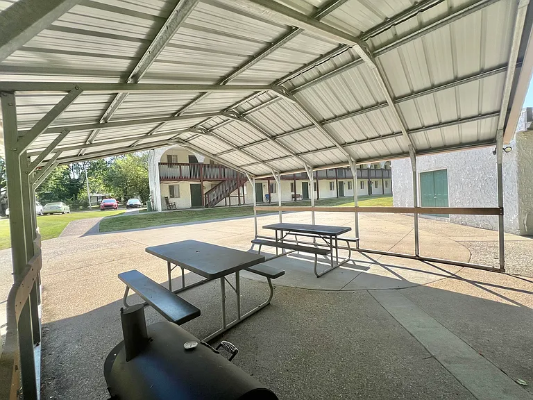 Glenview Apartments — Photo 28