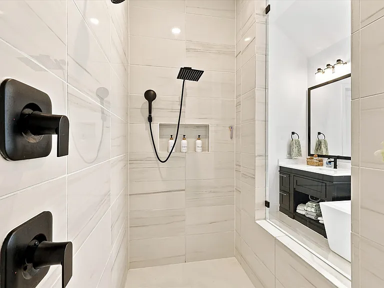 2432 Casia Lndg — Photo 33