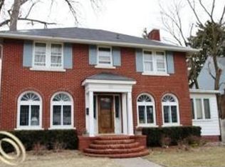 894 Lakepointe St, Grosse Pointe Park, MI 48230