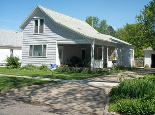 206 Kansas Ave, Hiawatha, KS 66434