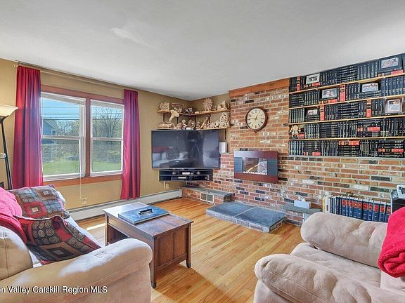 4th image of 441 Vineyard Avenue