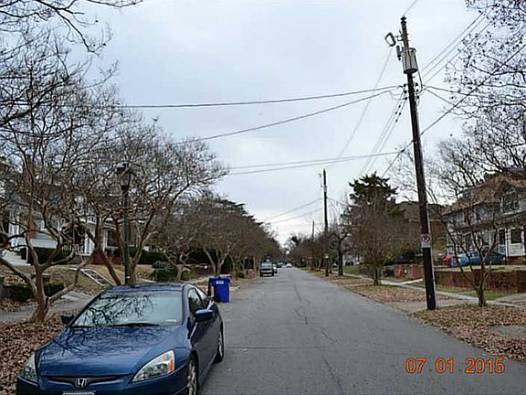 3rd image of 725 Virginia Ave