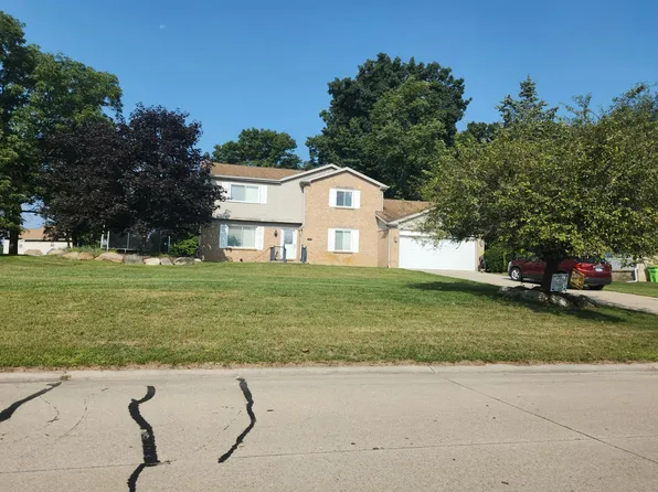 520 Concord Dr, White Lake, MI 48386