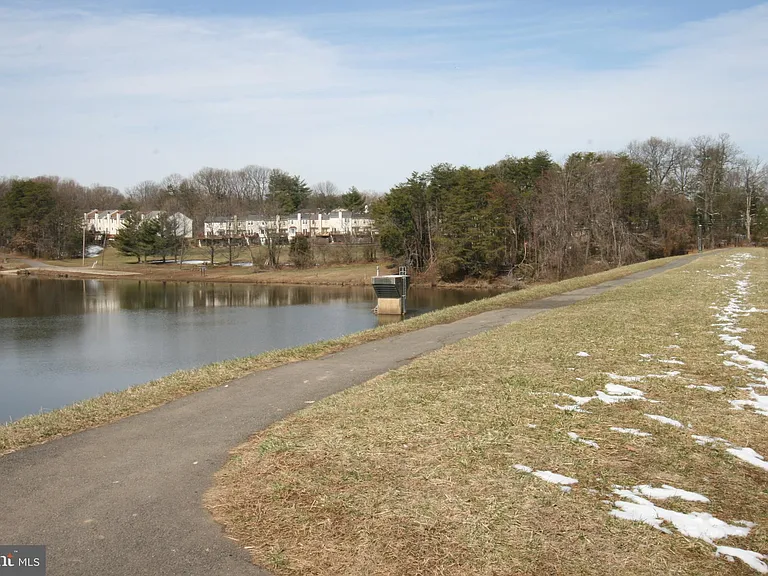 5900 Cove Landing Rd #202 — Photo 29