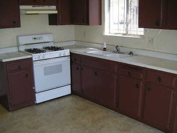 3rd image of 2137 S Sacramento St