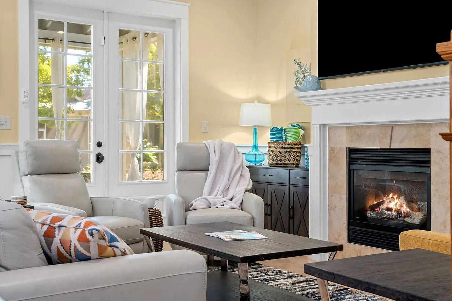 3 bed, 3.0 bath, 1668 sqft, $3,698 — Photo 1