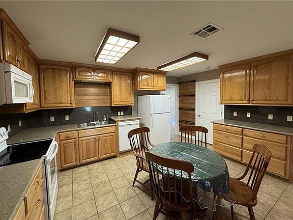 3rd image of 21312 Wittie Rd