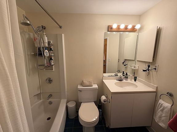 5th image of 103 Gainsborough St APT 304