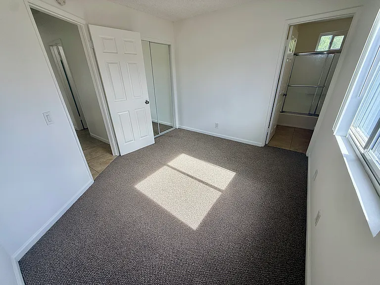 2725 Calle Del Comercio #B — Photo 18