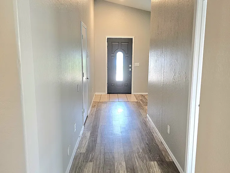 1111 E Chelsea Dr — Photo 8
