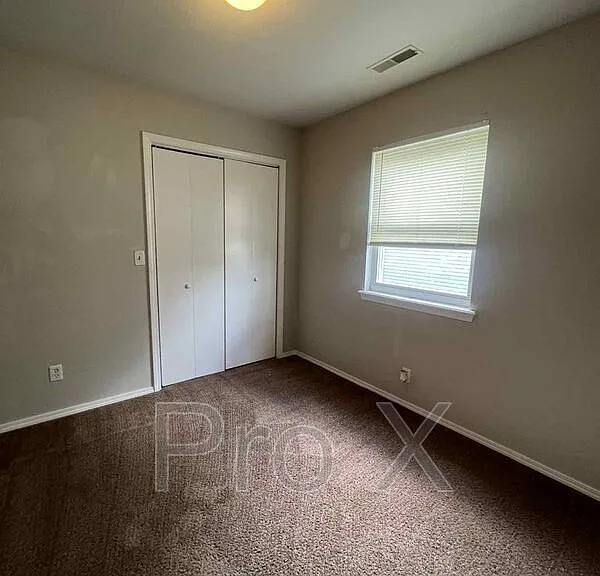 2216 E 8th St #3 — Photo 7