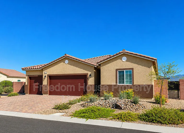 56 Pioneer Range Ave — Photo 2