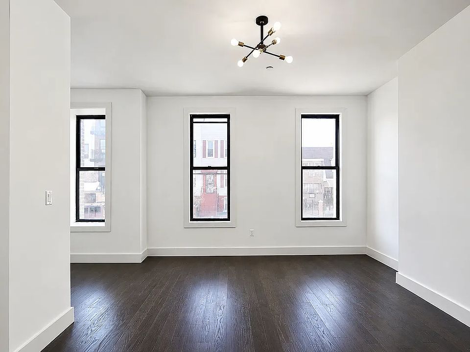 1st image of 1110 Halsey St #3