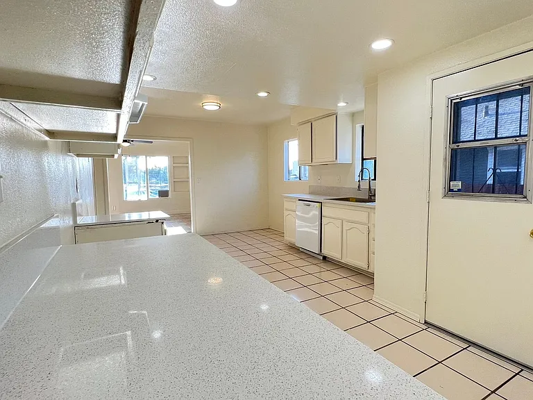 2165 Sepulveda Ave — Photo 5