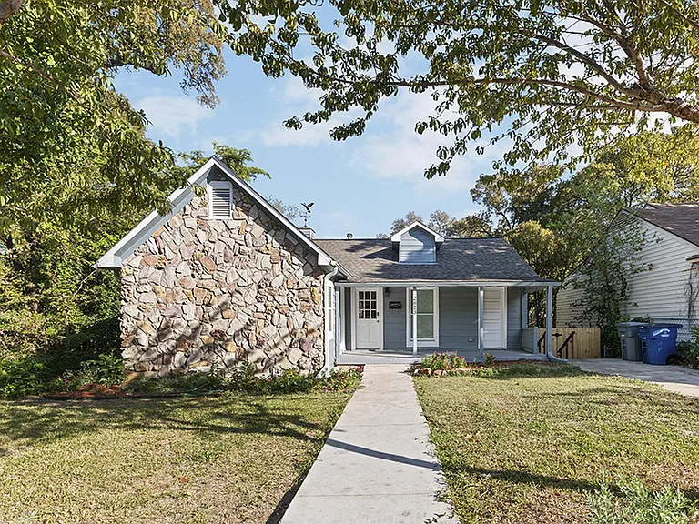 2823 Burlington Blvd — Photo 24