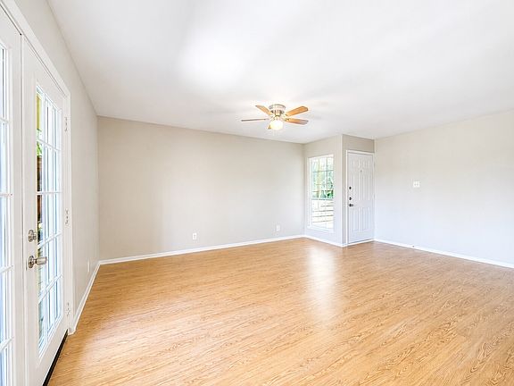 4th image of 2902B Northeast Dr