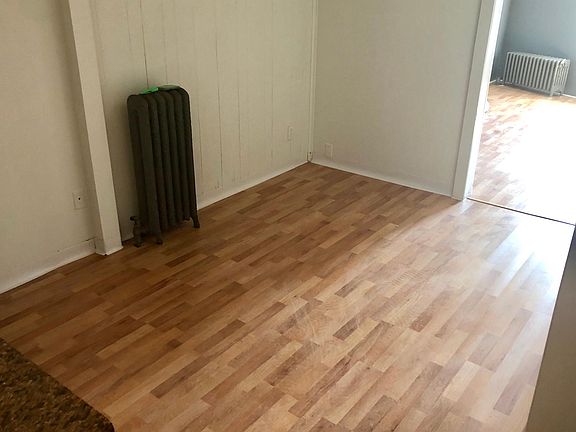 5th image of 829 Main St APT 5