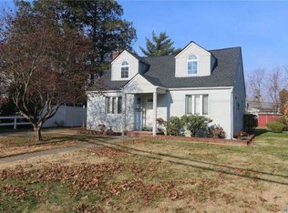 576 Hawthorne St, West Hempstead, NY 11552