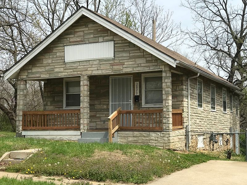 2nd image of 2829 Oakley Ave