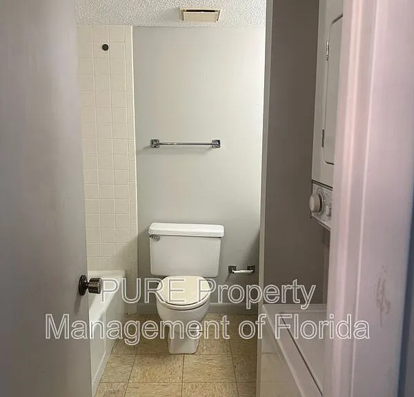 549 Fairways Dr #B — Photo 20