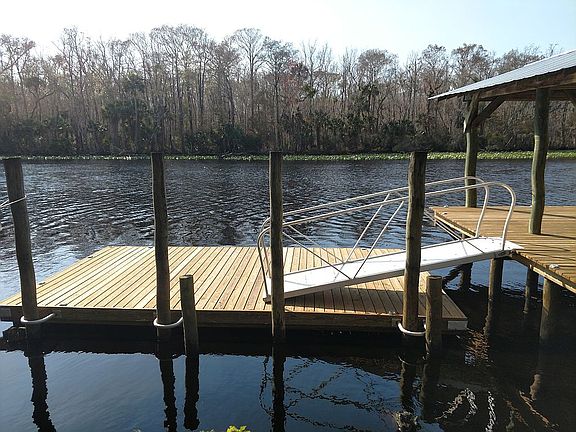 5th image of 165 Walt Ln