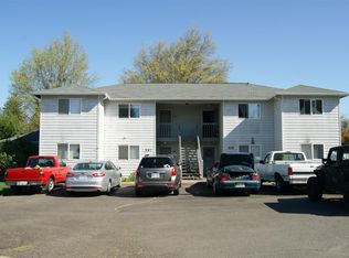 597 Van Wey Cir #A-D, Eagle Pt, OR 97524