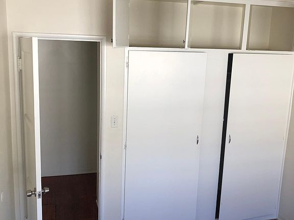 4th image of 2584 N Buena Vista St