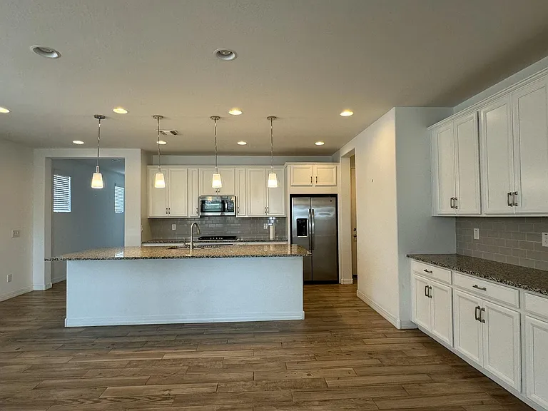 20901 E Macaw Dr — Photo 2
