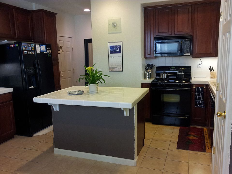 1st image of 302 Luella Ln