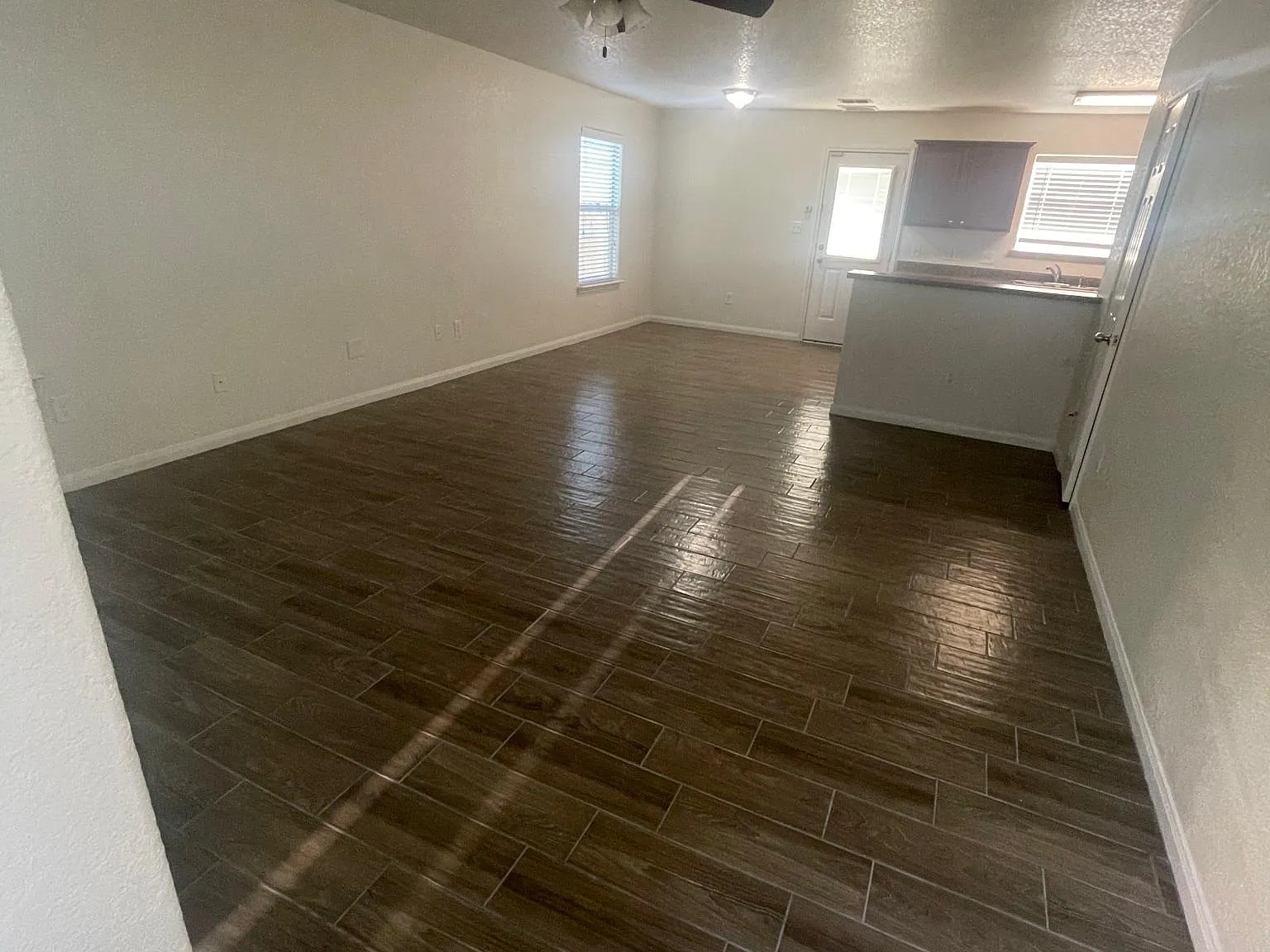 3 bed, 2.5 bath, 1572 sqft, $1,650 — Photo 2