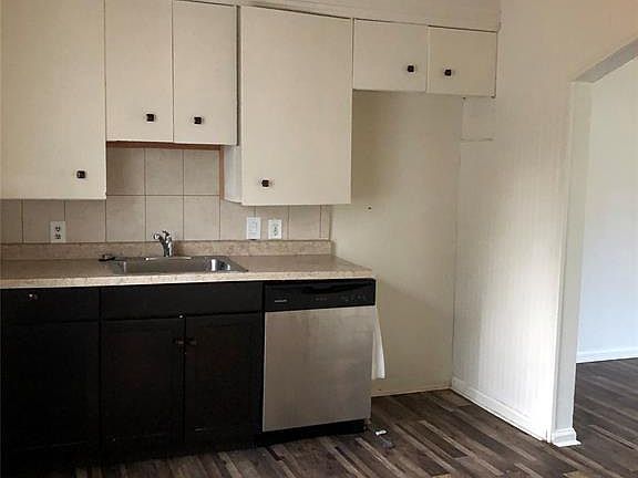 3rd image of 21645 Frazer Ave