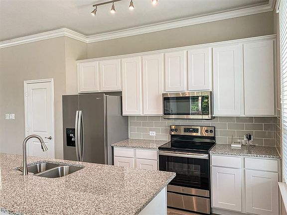 5th image of 4614 Windsor Square Dr