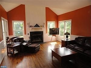 3rd image of 109 Twin Creek Dr