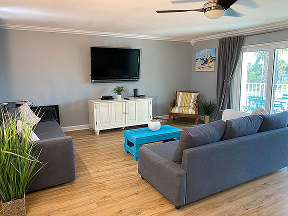 4th image of 19610 Gulf Blvd #104