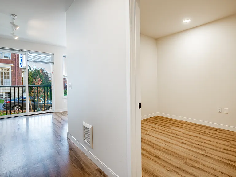 1100 N. Forest — Photo 14