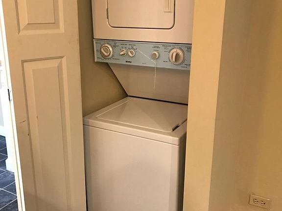 5th image of 451 N Western Ave #1