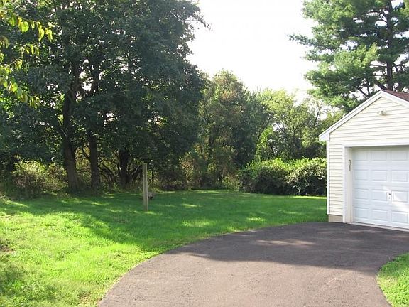 1 Car Garage and Back Yard