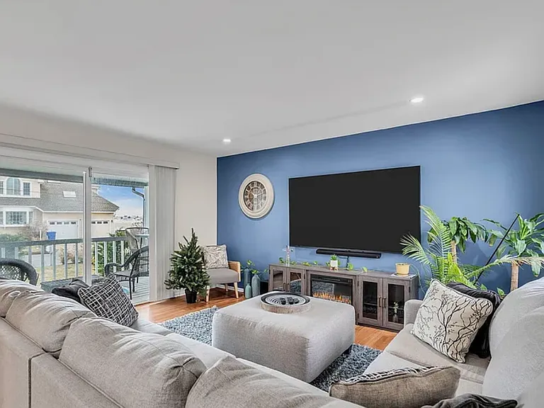 658 Driftwood Pl — Photo 3