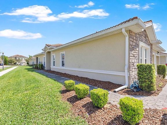 3rd image of 1051 Quaker Ridge Ln