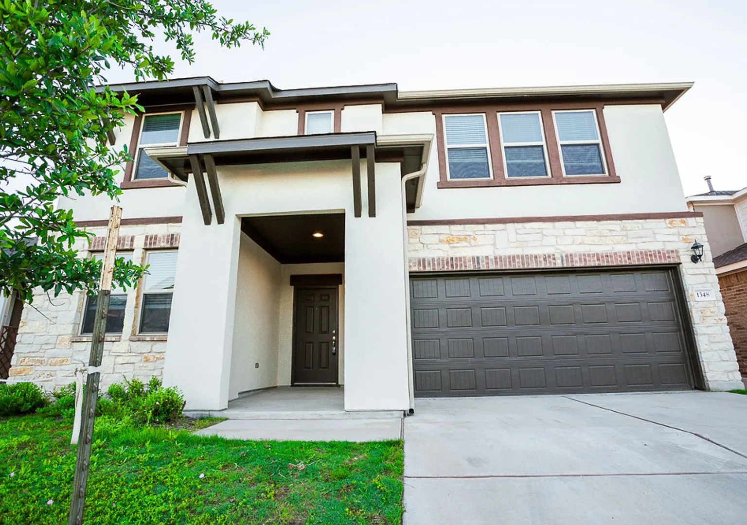 Spacious 5BR/3BA Home in Leander Open Concept, Quartz Kitchen & 2-Car Garage — Photo 3