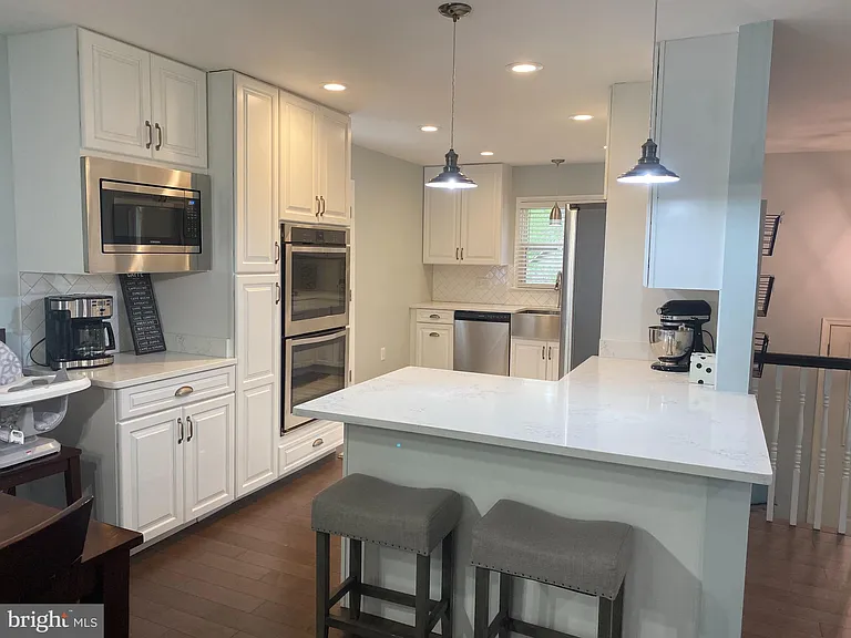 7705 Carrleigh Pkwy — Photo 8
