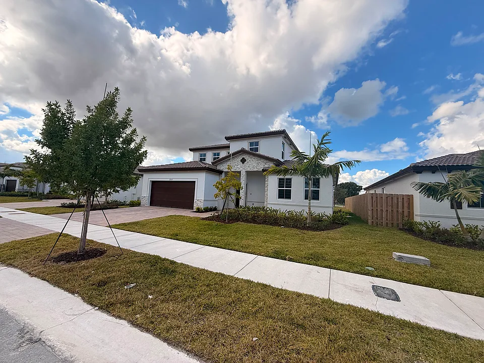 2953 SE 23rd Ave