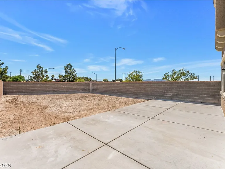 1002 Solemn Cactus Ave — Photo 21