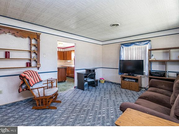 4th image of 617 Lyman Ave